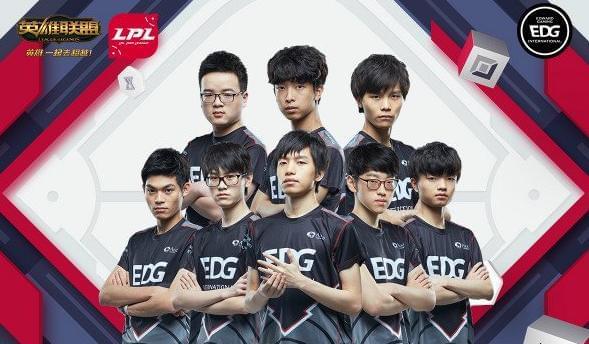 整个足球界 整个足球界