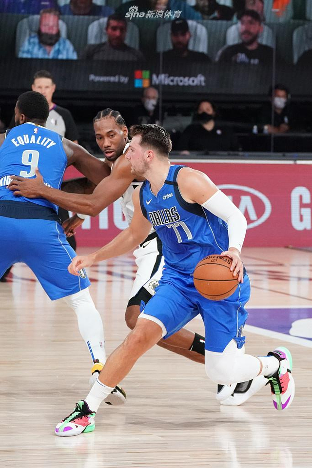 表现逐渐趋 表现逐渐趋