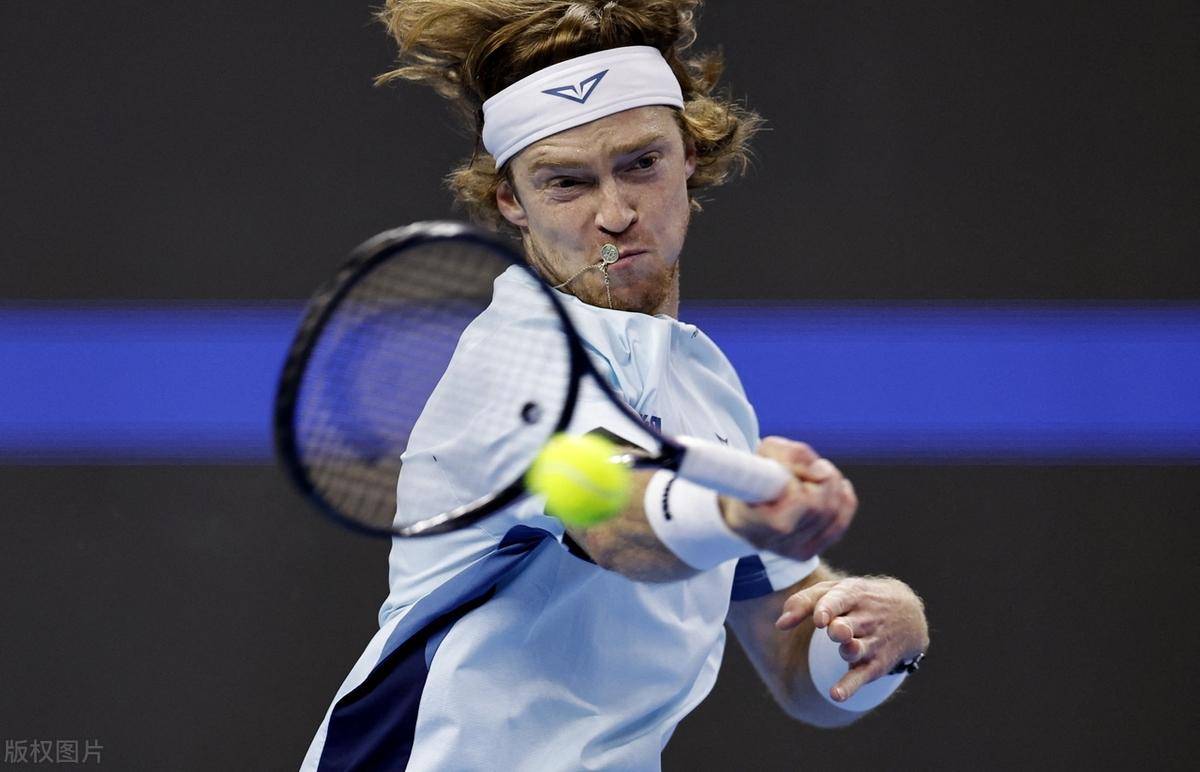 而莱万凭借 而莱万凭借